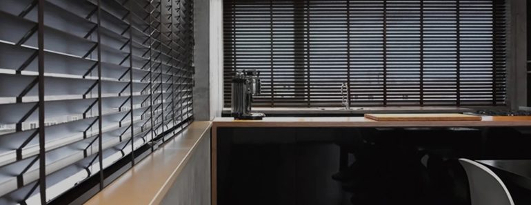 Stap voor stap jaloezieën schoonmaken: zo pak je dat aan