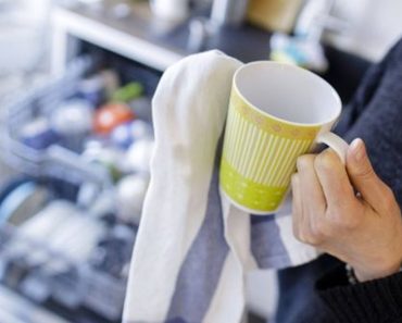 Waarom je je vaat eigenlijk niet meer met de hand moet afdrogen