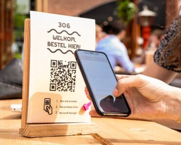 Steeds meer restaurants vervangen papieren menukaarten door QR-codes: “Dit veroorzaakt veel frustratie”